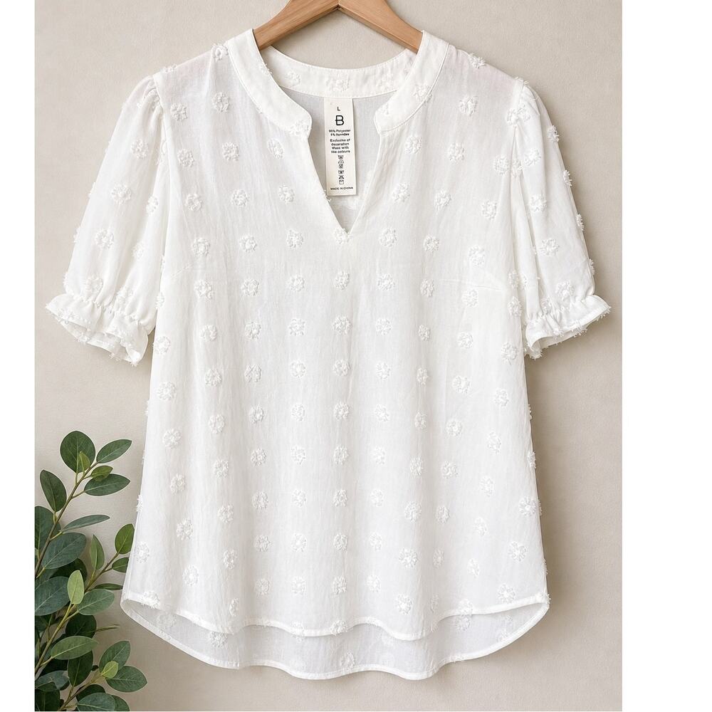 Bobeau White Textured Swiss Dot Blouse Short Sleeve Split Neck Size L